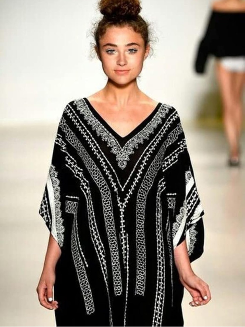 Maxi Dress Style Kaftan- Black and White V-Neck OS